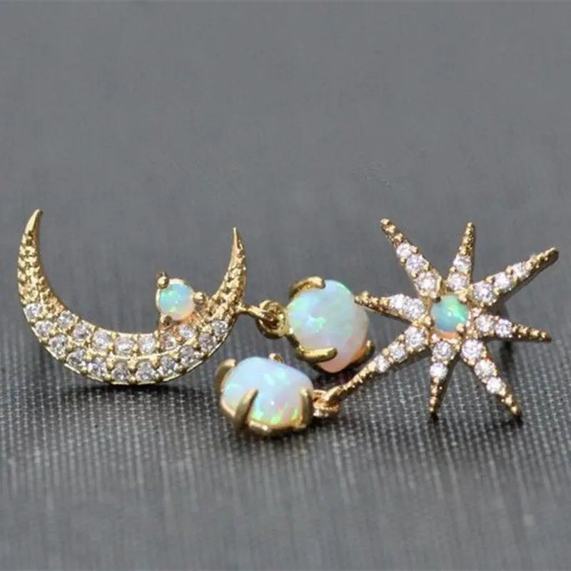 Carol – Ohrringe aus Gold und Opal im Design von Mond und Sternen
