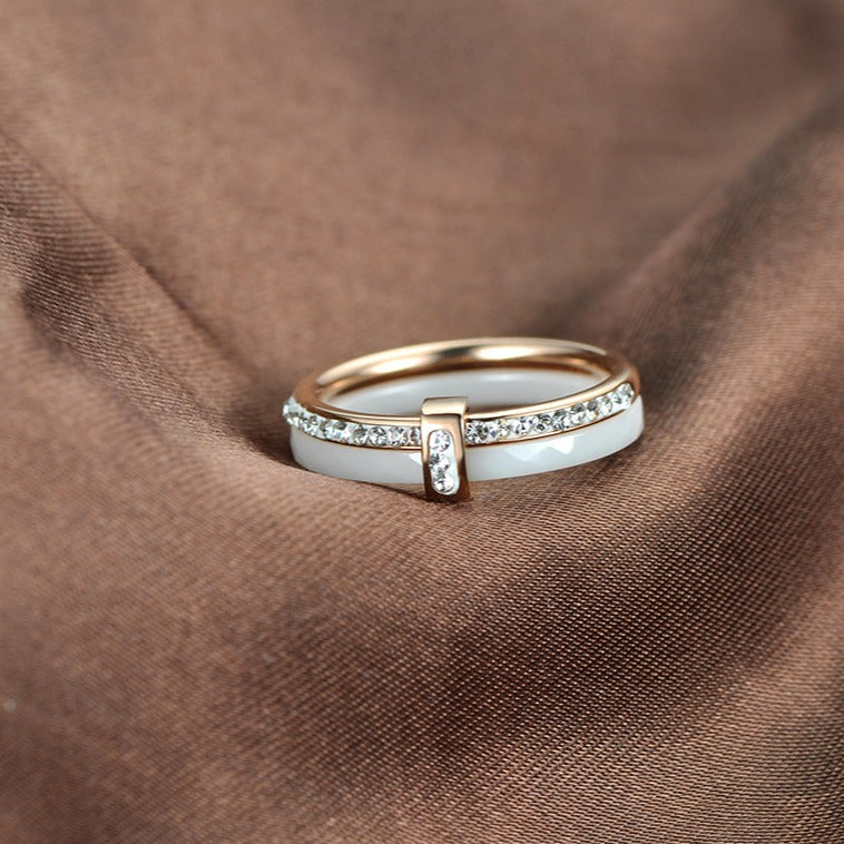 Cerelia – Stilvoller Keramikring mit Zirkonia