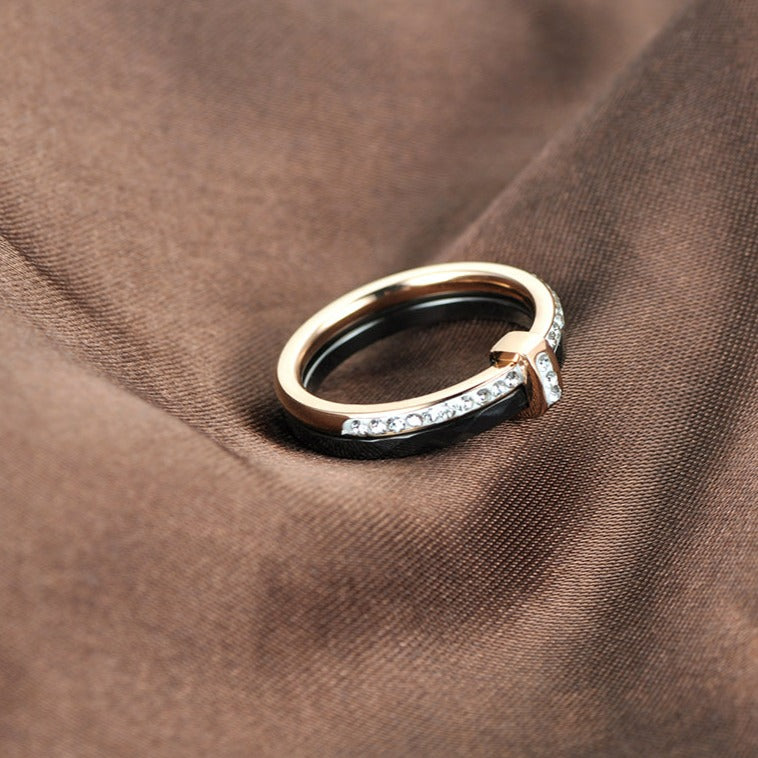 Cerelia – Stilvoller Keramikring mit Zirkonia