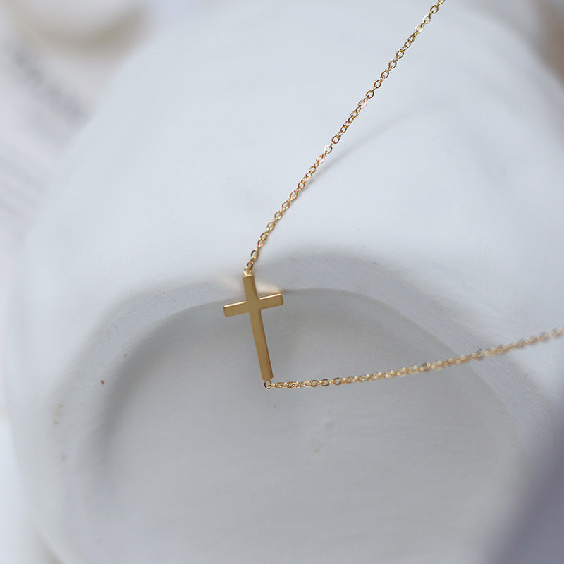 Nelly – Minimalistische Kreuzhalskette in Gold