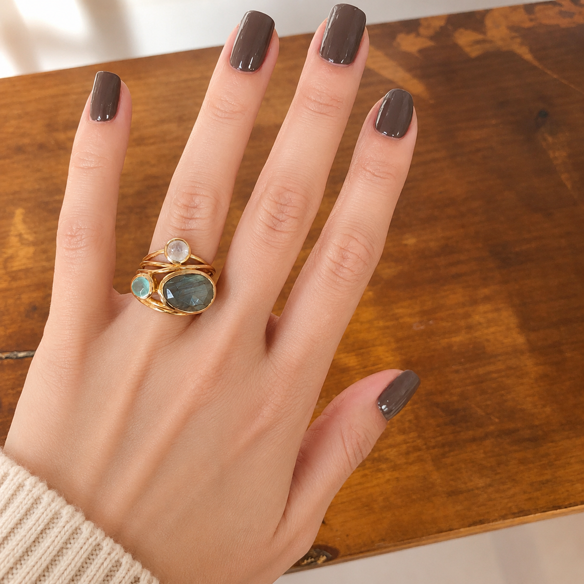 Miranda – Vintage Ring mit blauem Edelstein