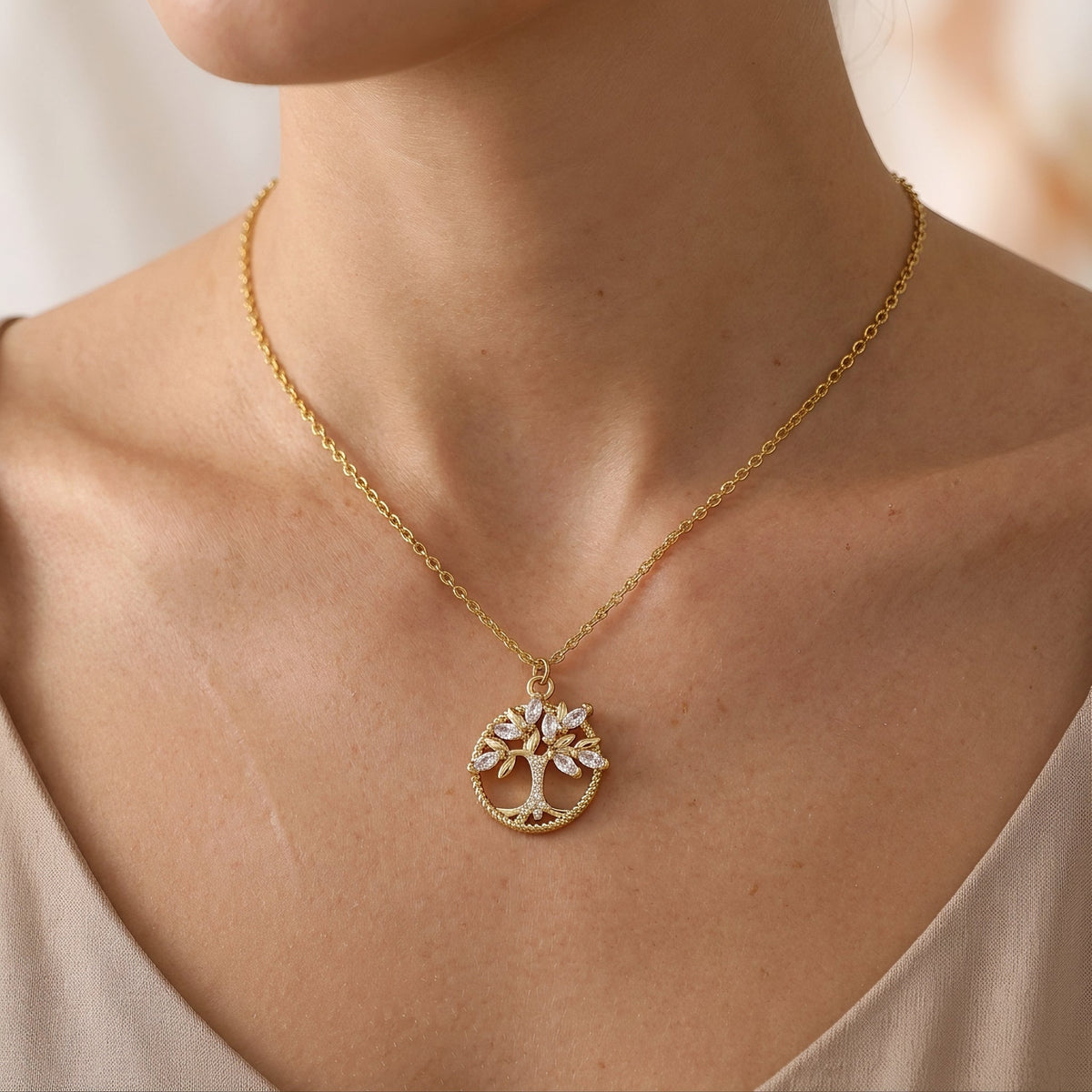 Toshi – Lebensbaum-Halskette in Gold mit Zirkonia