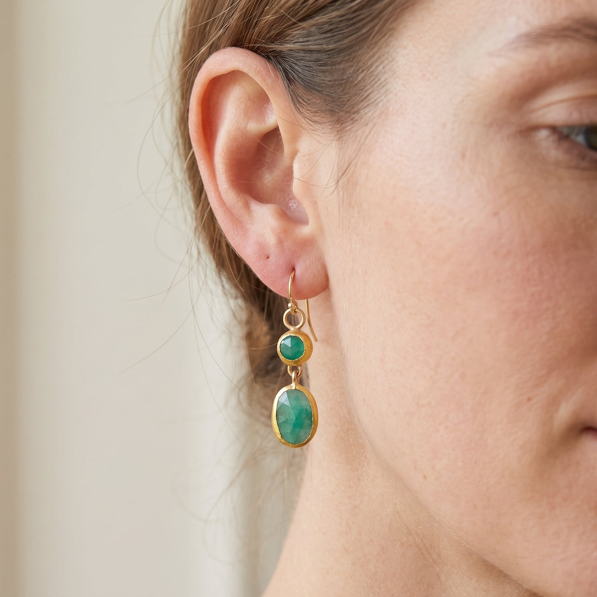 Mireya – Vintage goldene Ohrringe mit Türkisstein
