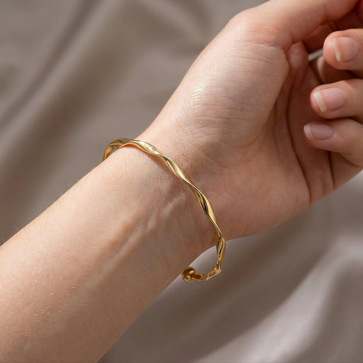 Lara – Armband in Gold mit Stil