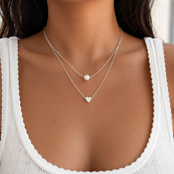 Julia – Elegante Halskette mit Perlen und Herzen