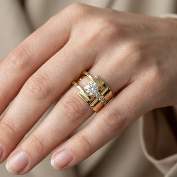 Lyra – Vintage Ring aus Gold mit unregelmäßigem Zirkon