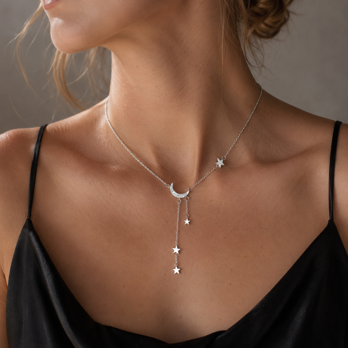 Lunara – Halskette in Silber mit Mond und Sternen