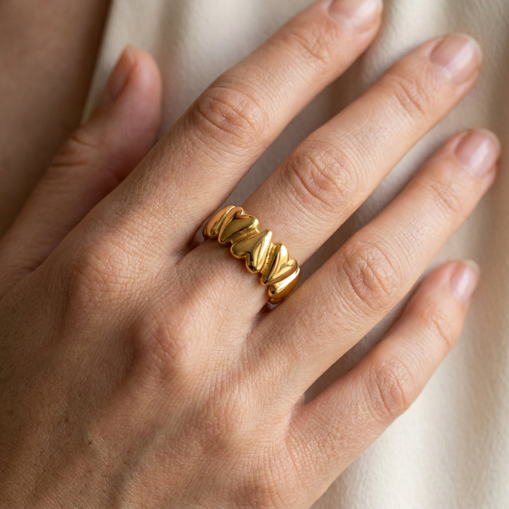 Elena – Beweglicher Herzring aus Gold