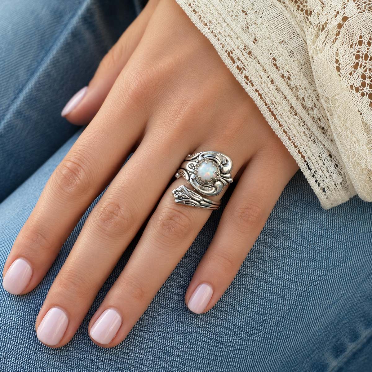 Maelle – Anpassbarer Ring mit weißem Opal