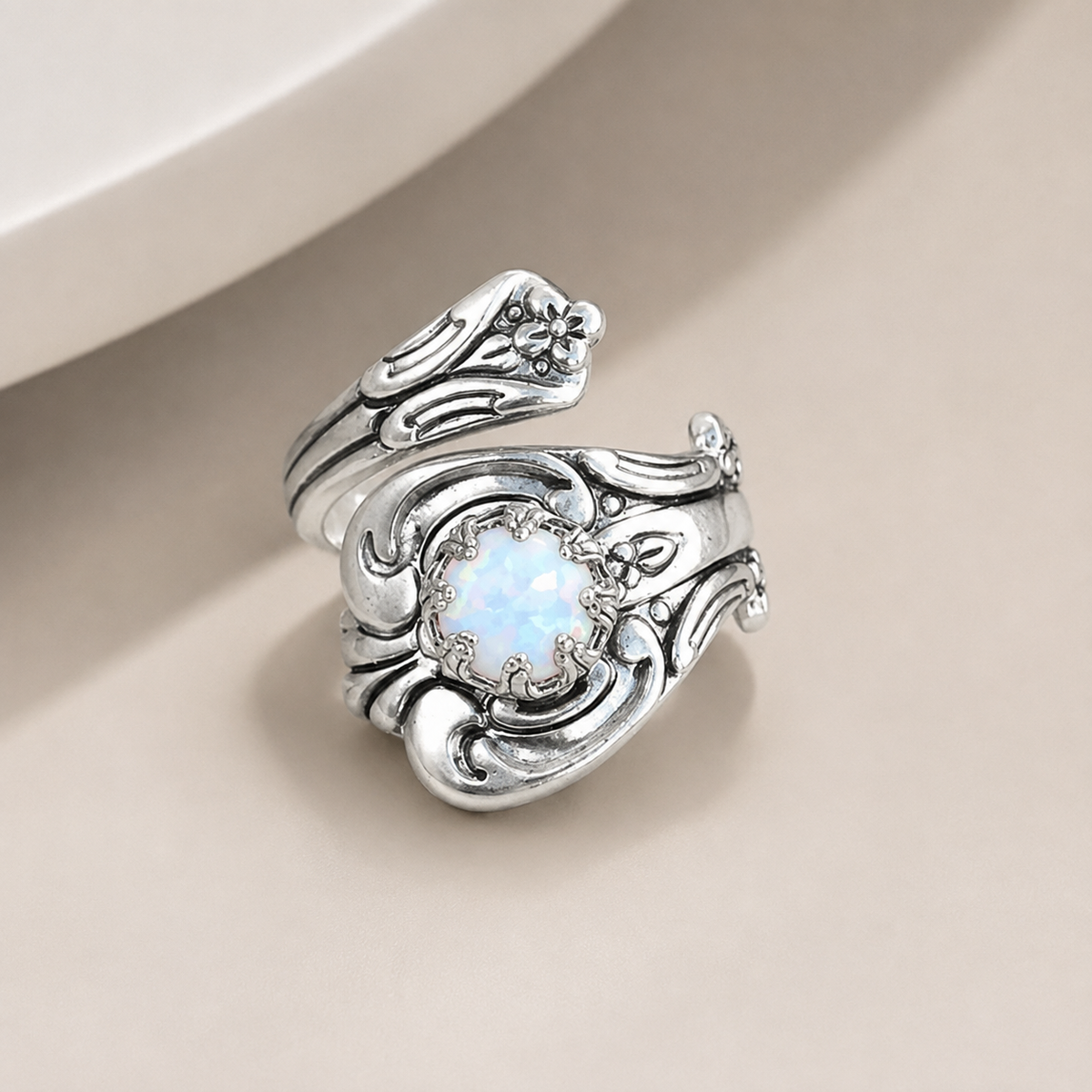 Maelle – Anpassbarer Ring mit weißem Opal