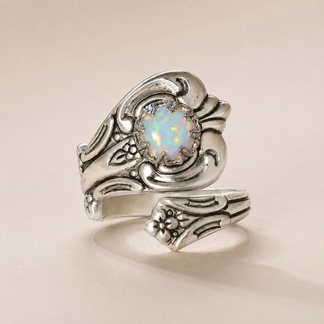 Maelle – Anpassbarer Ring mit weißem Opal
