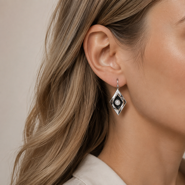 Nova – Vintage-Ohrringe mit Perlen und elegantem Silber