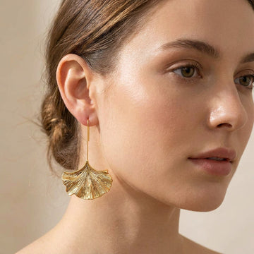 Bliss – Vintage-Ohrringe mit goldenen Blütenblättern