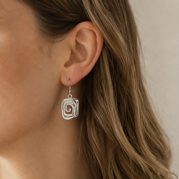Kaia – Boho-Ohrringe in Silber mit Spiralgestaltung