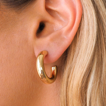 Mayra - Breite goldene Ohrringe