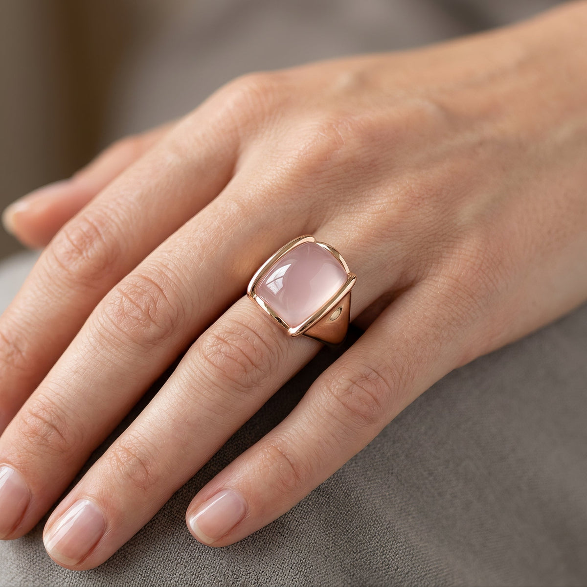 Sophia – Vintage-Ring in Roségold mit quadratischem Muster