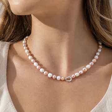 Nahia – Kette mit farbenfrohen Perlen