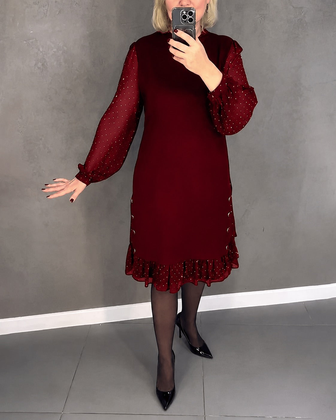 Gabriela - Stilvolles langärmeliges Punktkleid