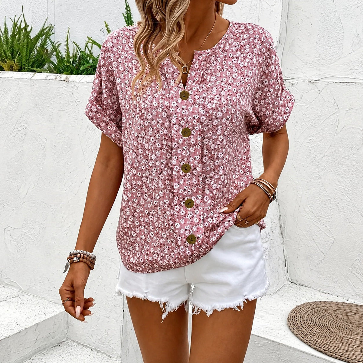 Lina - Sommeroberteil mit blumigem Muster und femininen Akzent