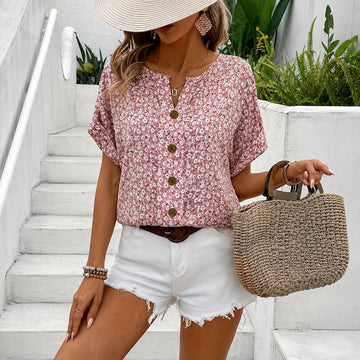 Lina - Sommeroberteil mit blumigem Muster und femininen Akzent