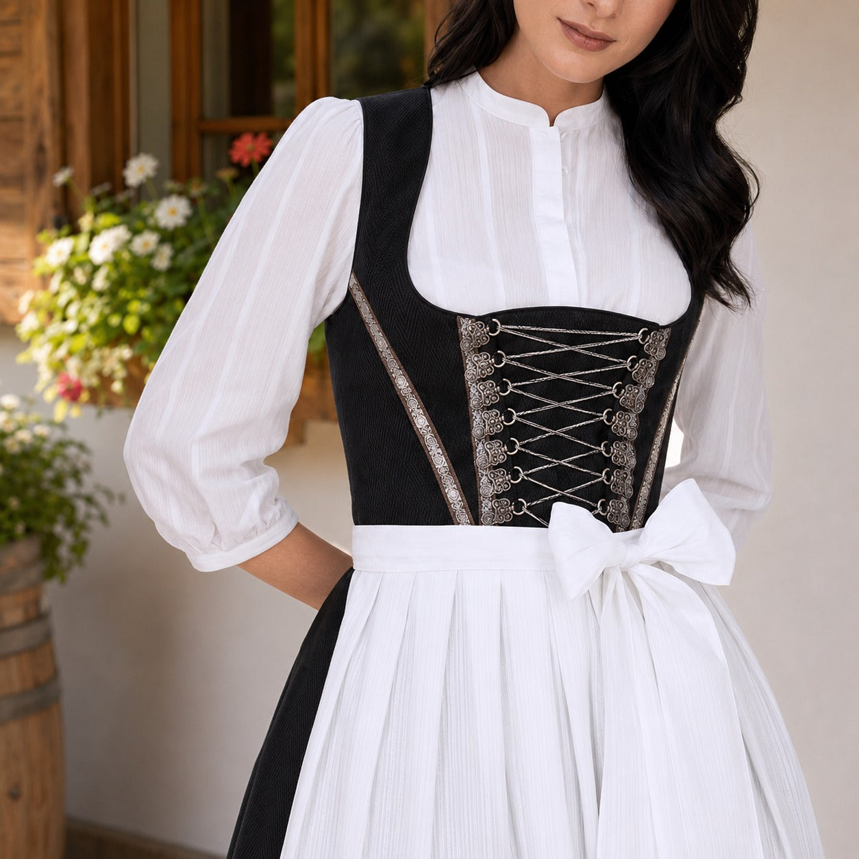 Nina - Modernes Oktoberfestkleid mit langen Ärmeln