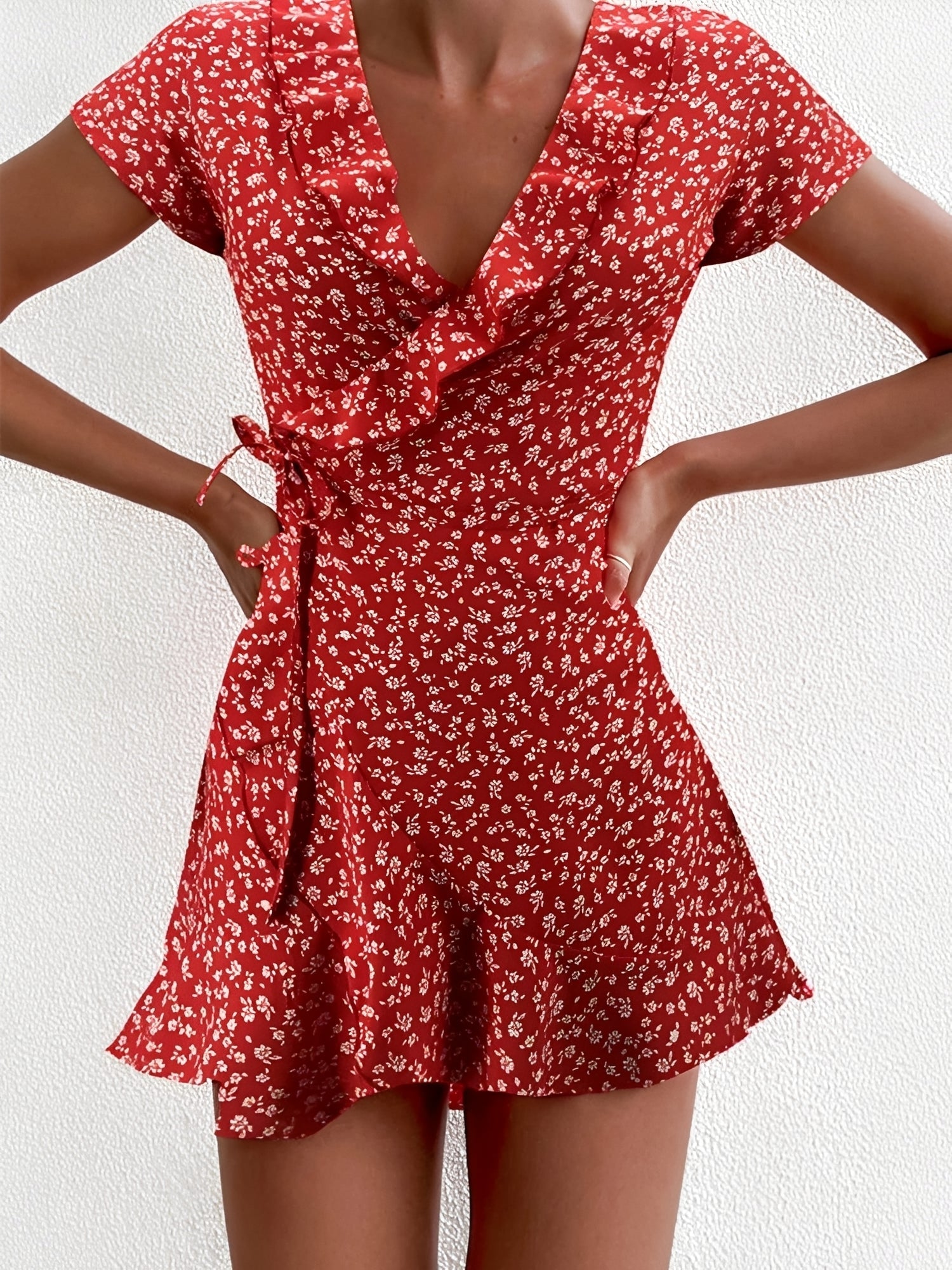 Betsy - Elegantes Mini-Kleid mit Blumenmotiv