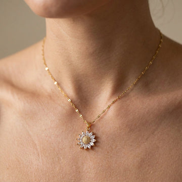 Manon – Strahlende Sonnenblumen-Halskette in Gold