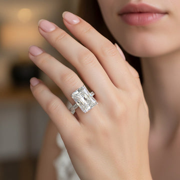 Jade – Ring mit großem Zirkon