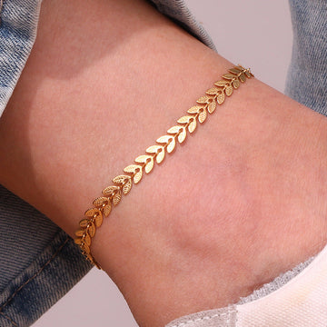 Sisi – Fußarmband mit goldfarbenen Blättern