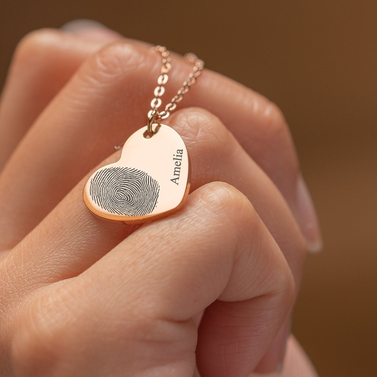 Halskette in Herzform mit Fingerabdruck und individuellem Namen