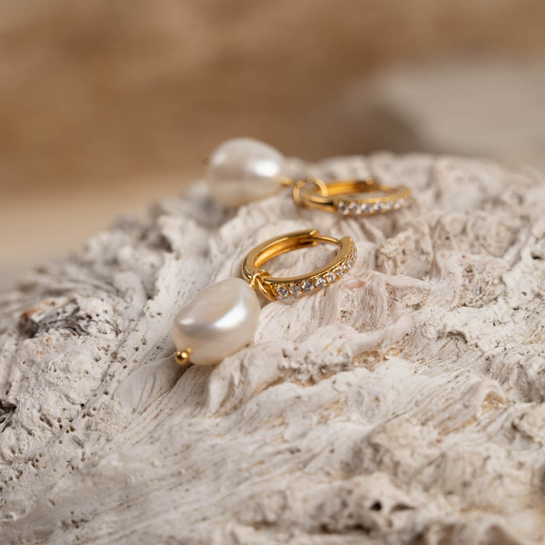 Ohrringe mit Zirkonia-Perlen - Goldene Zirkonia-Kugeln