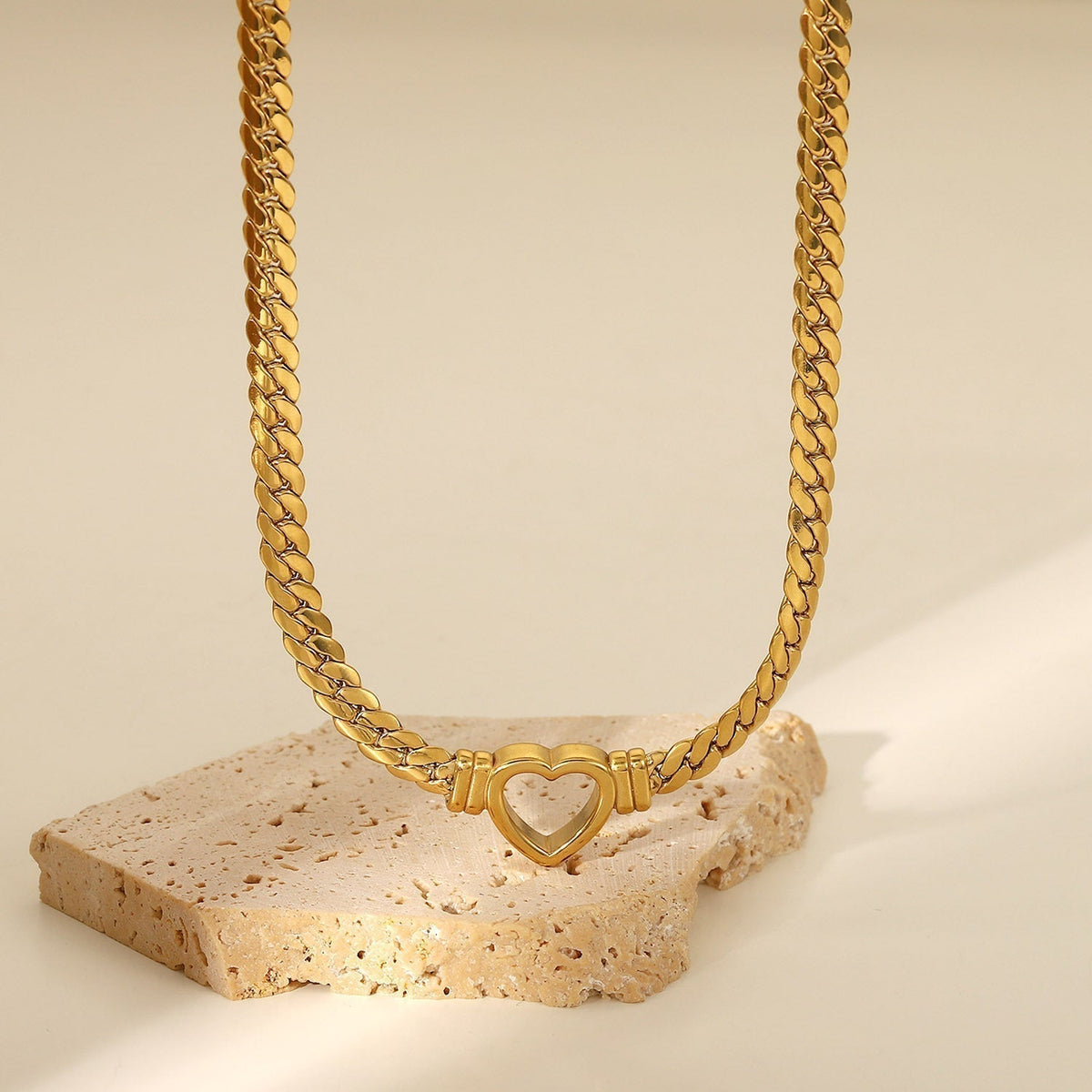 Ara – Herz-Halskette in Gold