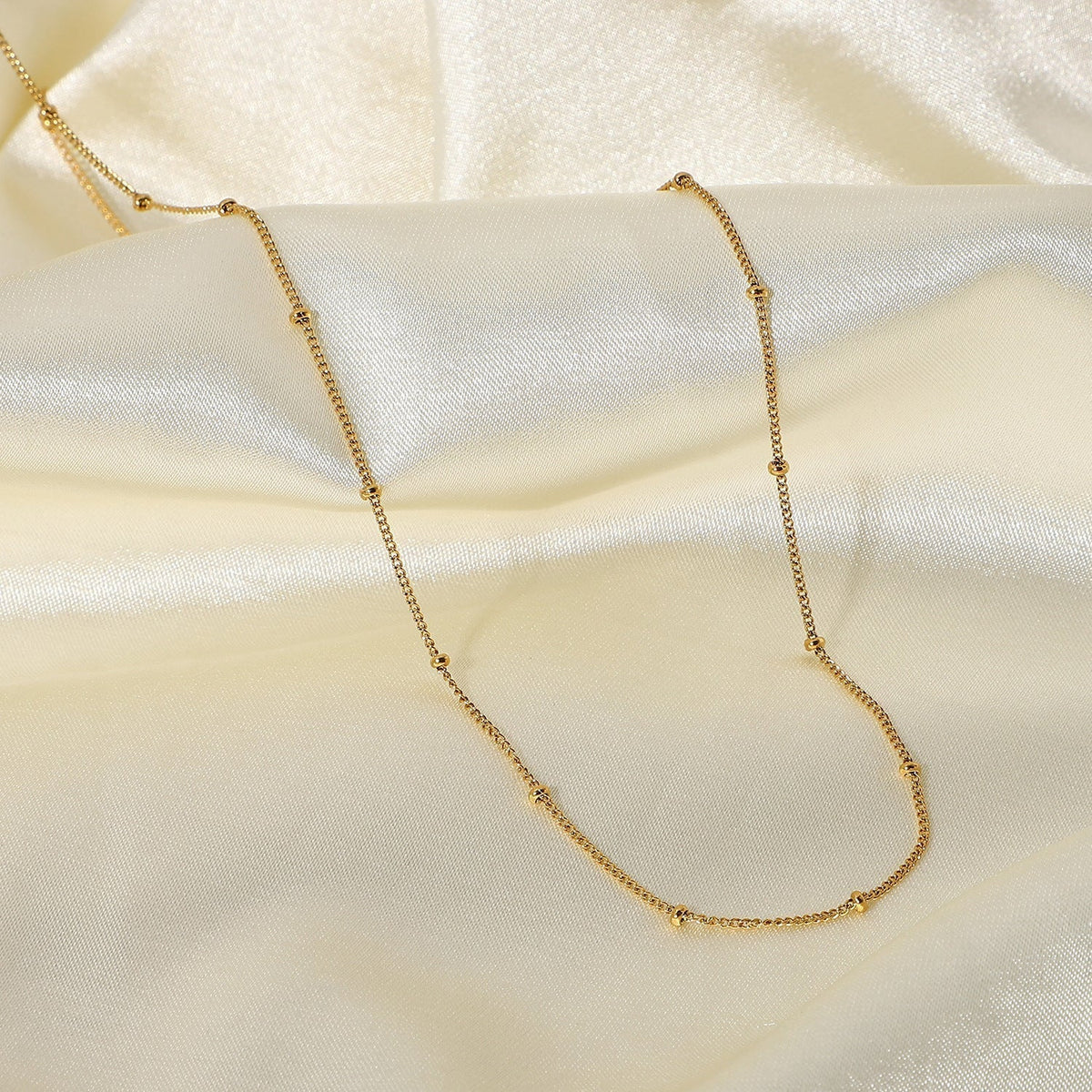 Reign – Goldene Halskette