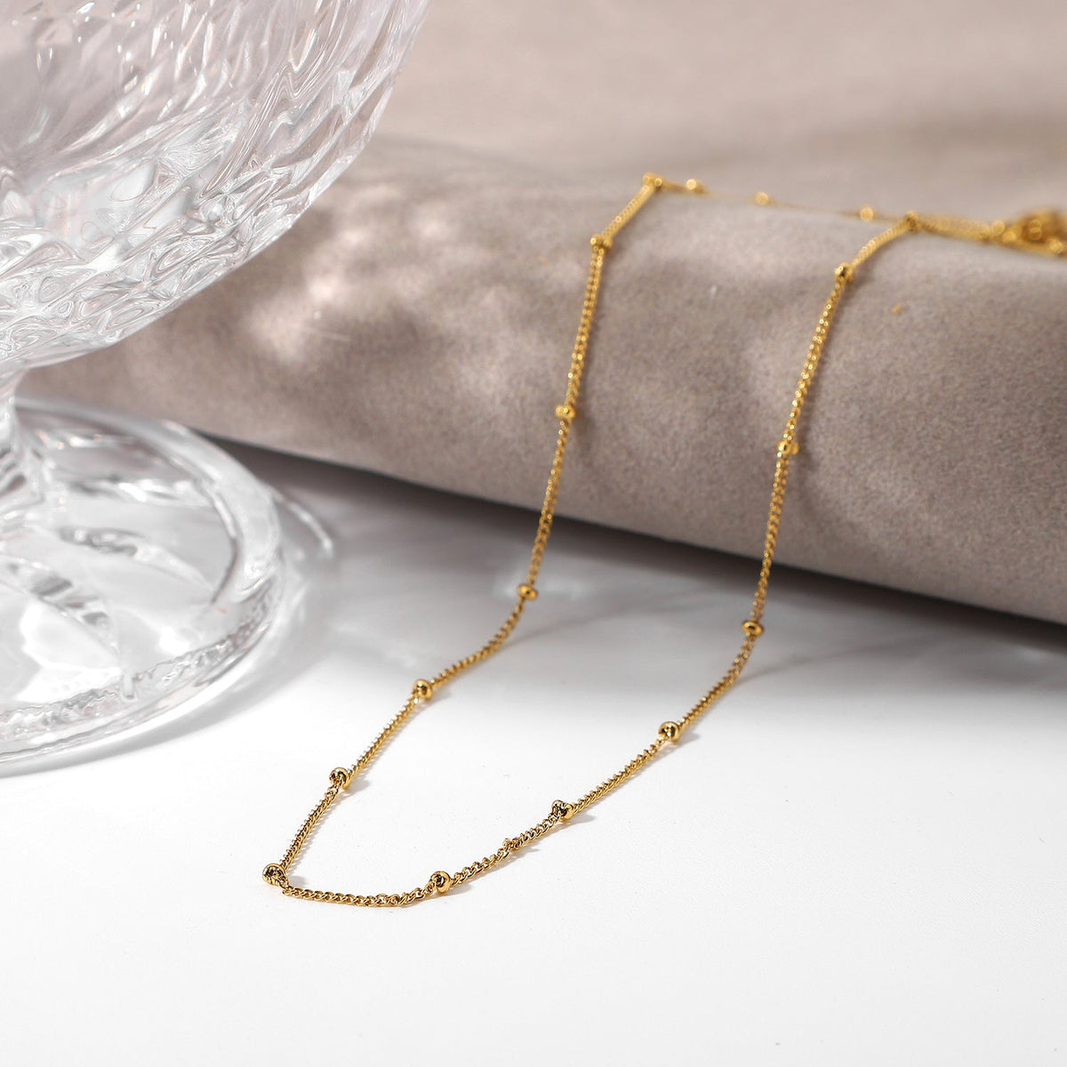 Reign – Goldene Halskette