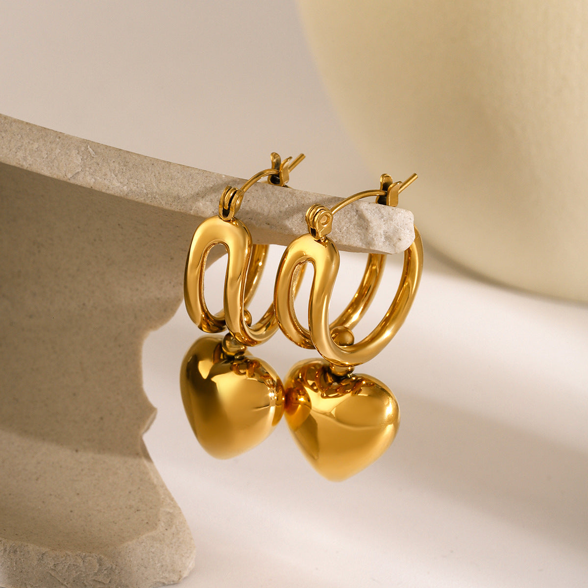 Audrey - Herzohrringe in Gold
