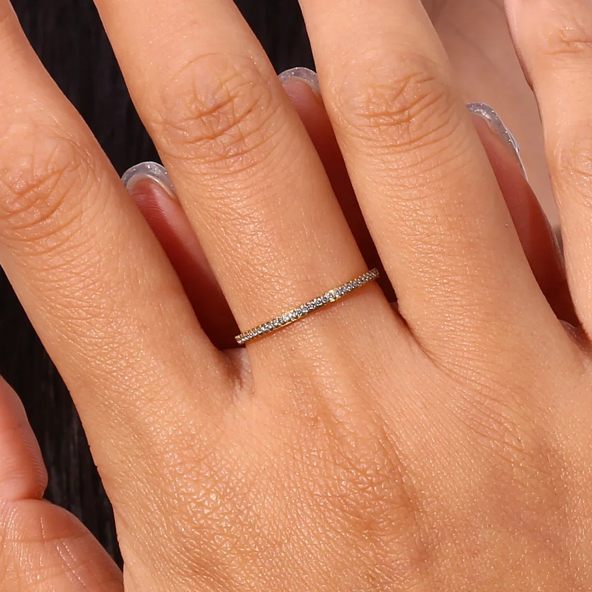 Zarra – leuchtender Pavé-Ring aus Gold