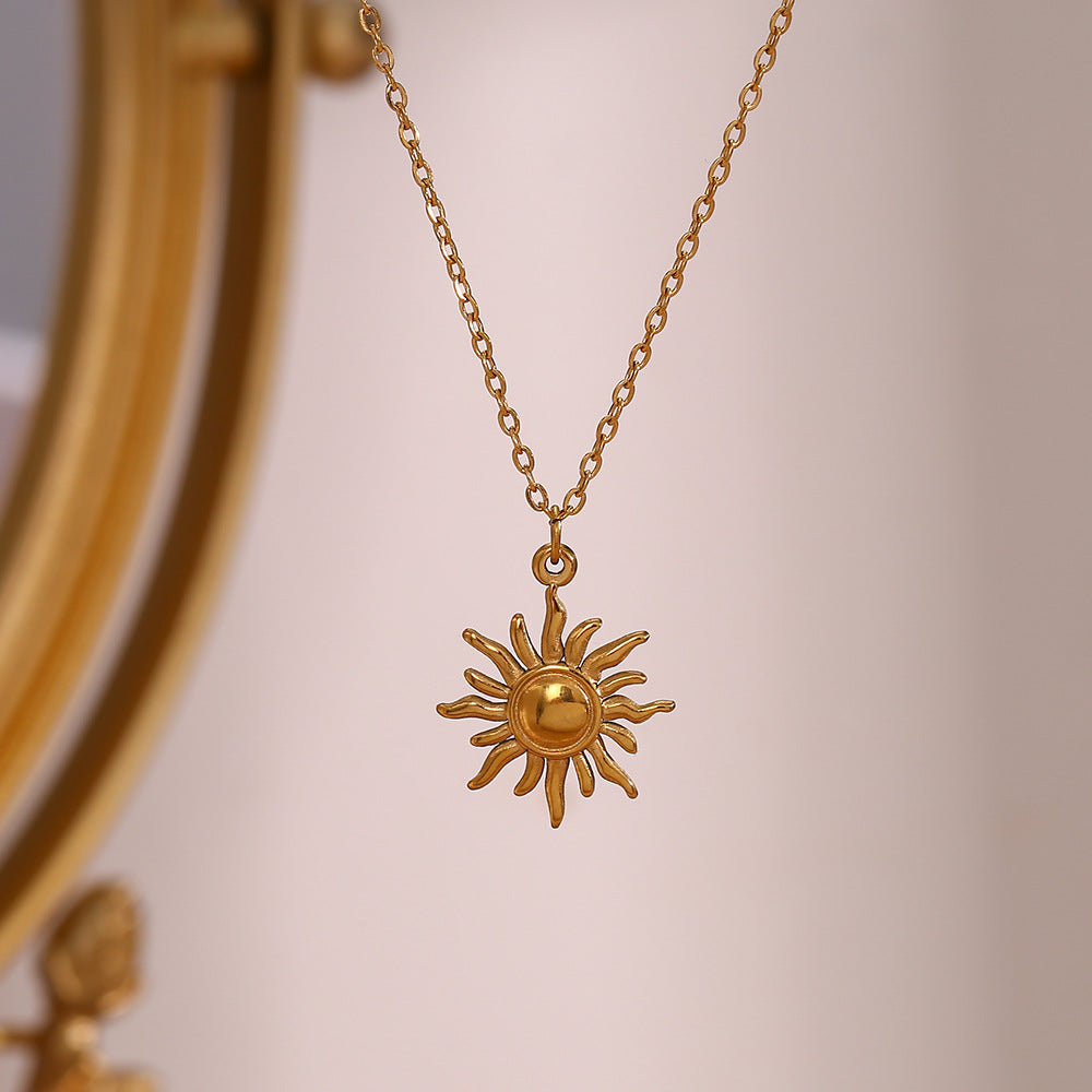 Eliora - Goldene Halskette mit Sonnenmotiv