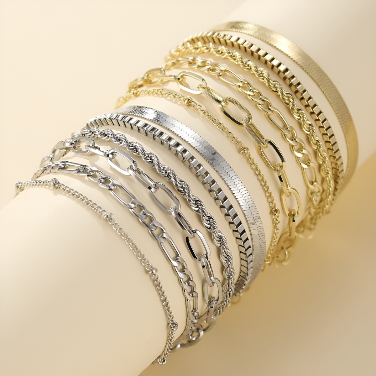 Elara – Set aus einfachen Armbändern für Frauen