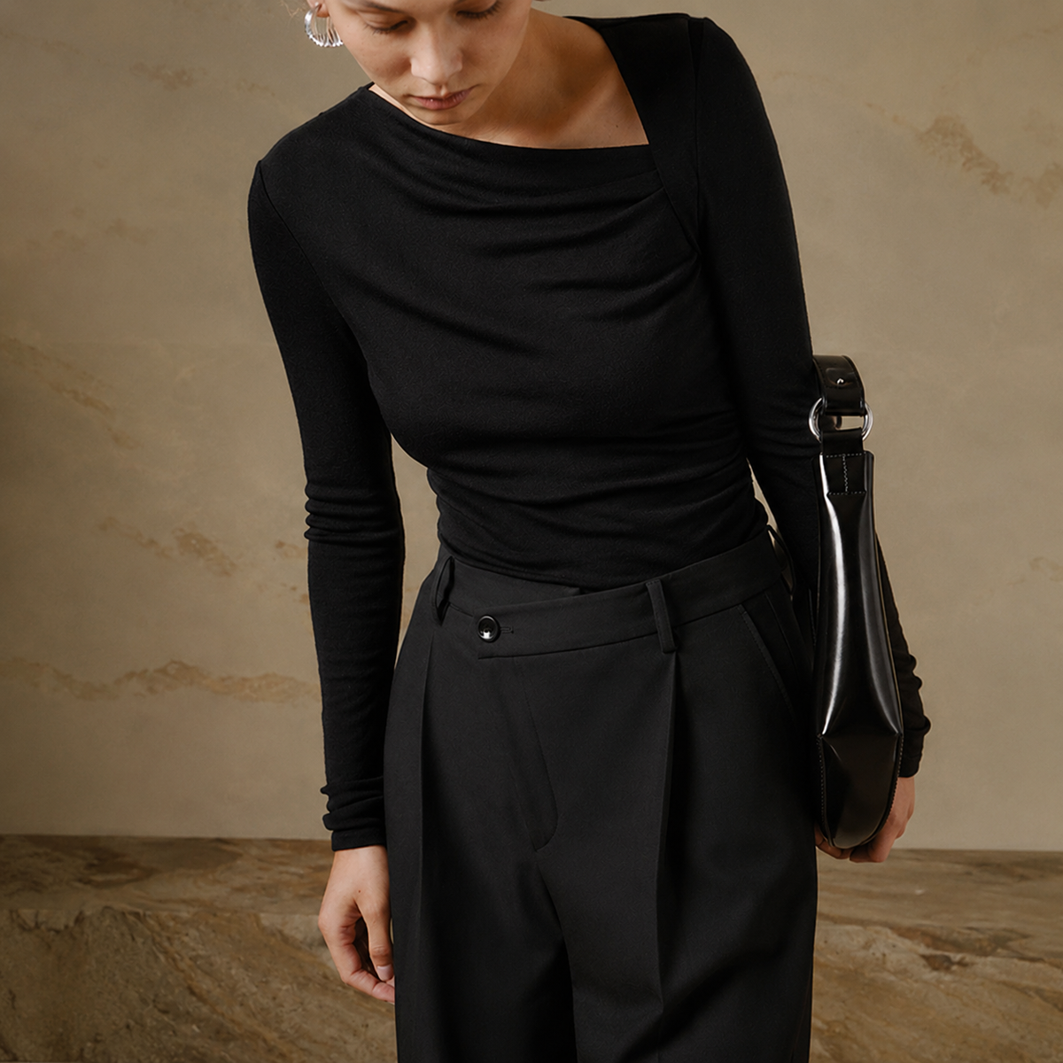 Selina - Asymmetrisches Langarmshirt
