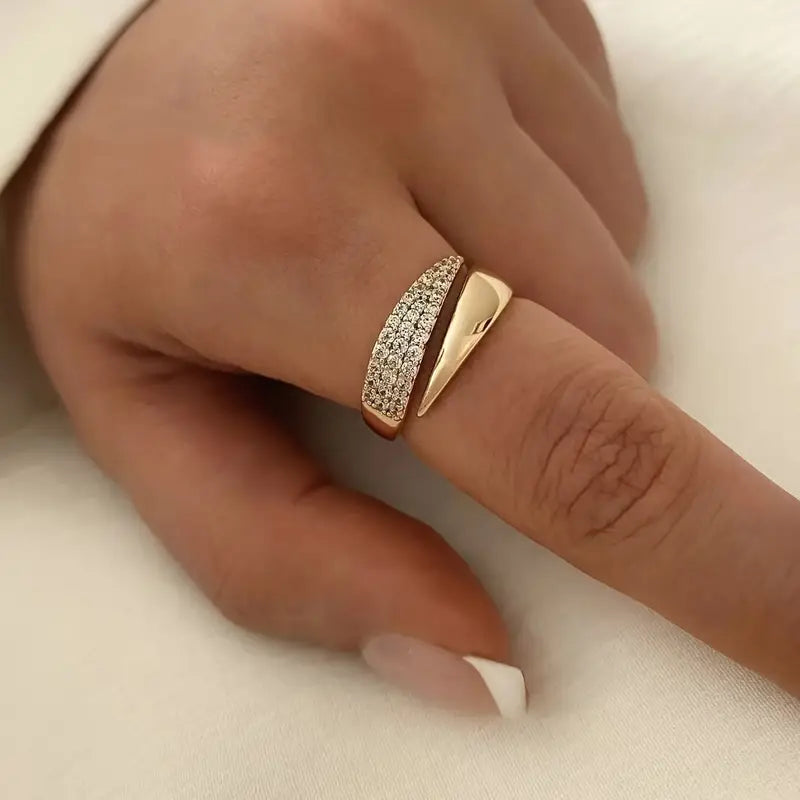 Emiko – Gelber Goldring mit funkelnden Steinen