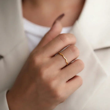 Elowia – Eleganter unendlicher Flussring