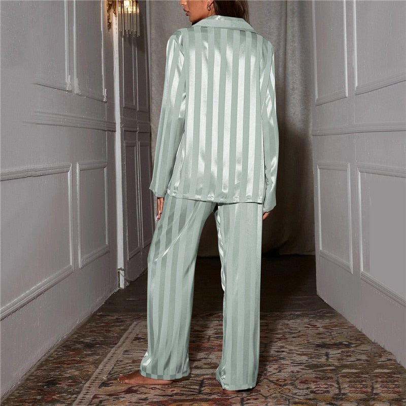 Eleganter Damen-Schlafanzug aus weichem Material