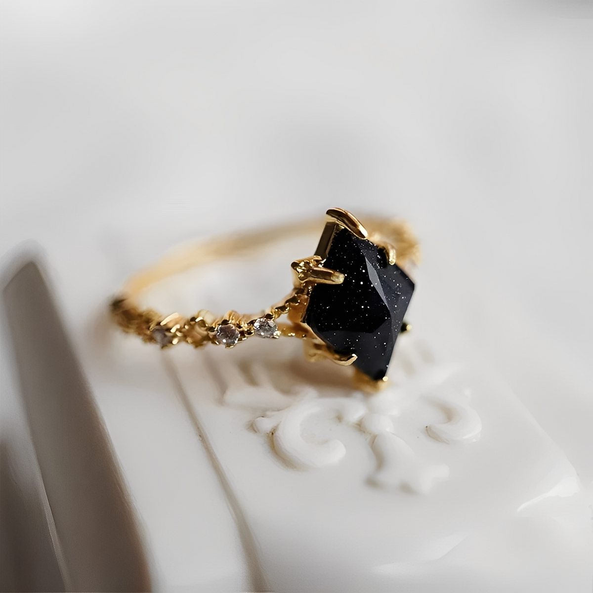 Nerisa – Ring aus dunklem Obsidian