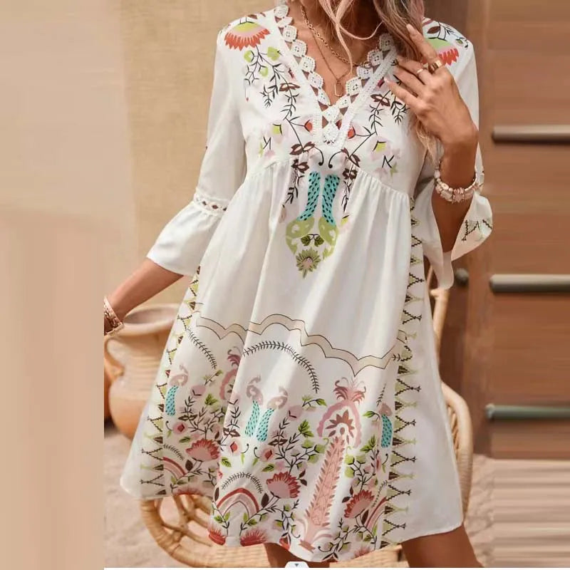 Iris – Kleid mit Stickerei und V-Ausschnitt