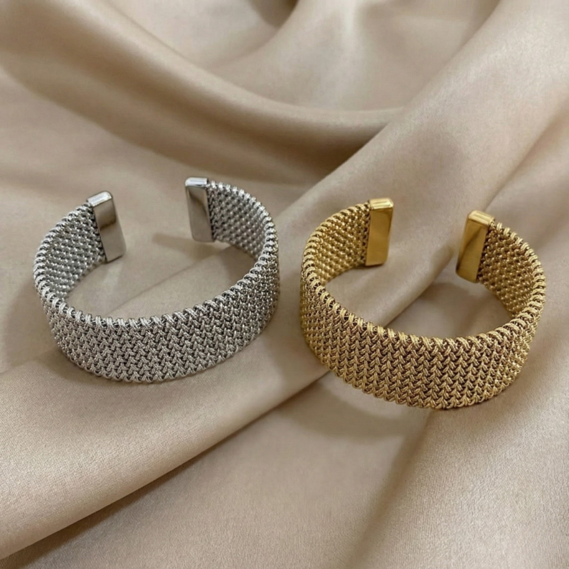 Raya – Armband aus Titanstahl mit eingraviertem Kabel