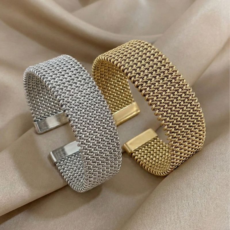 Raya – Armband aus Titanstahl mit eingraviertem Kabel