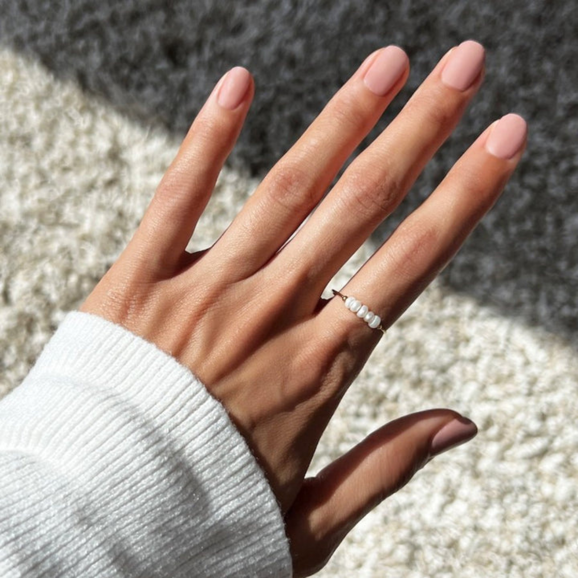 Ring mit kleinen Süßwasserperlen