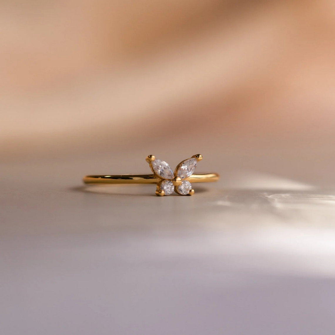 Schmetterlingsring mit Diamanten - Elegantes Design