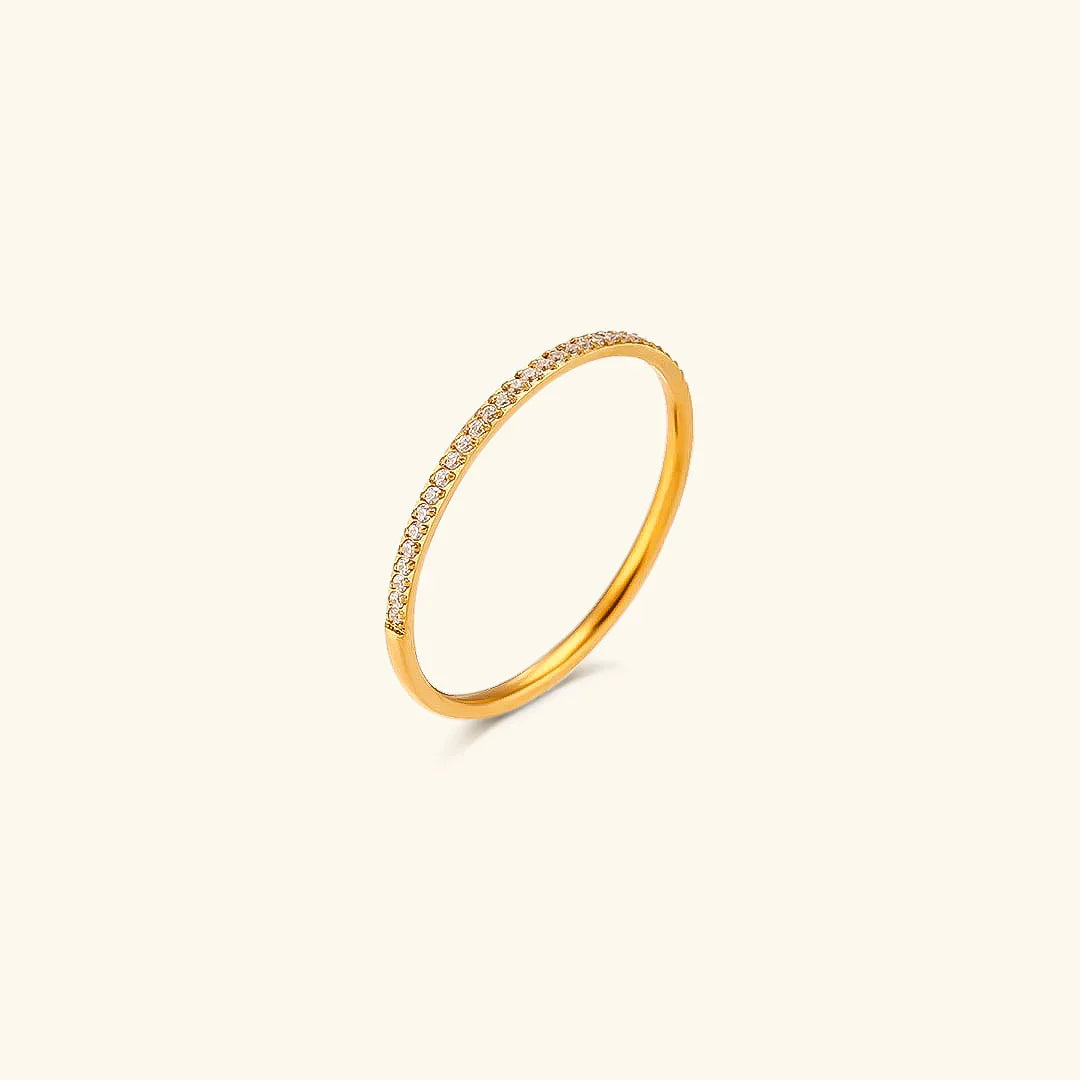 Zarra – leuchtender Pavé-Ring aus Gold