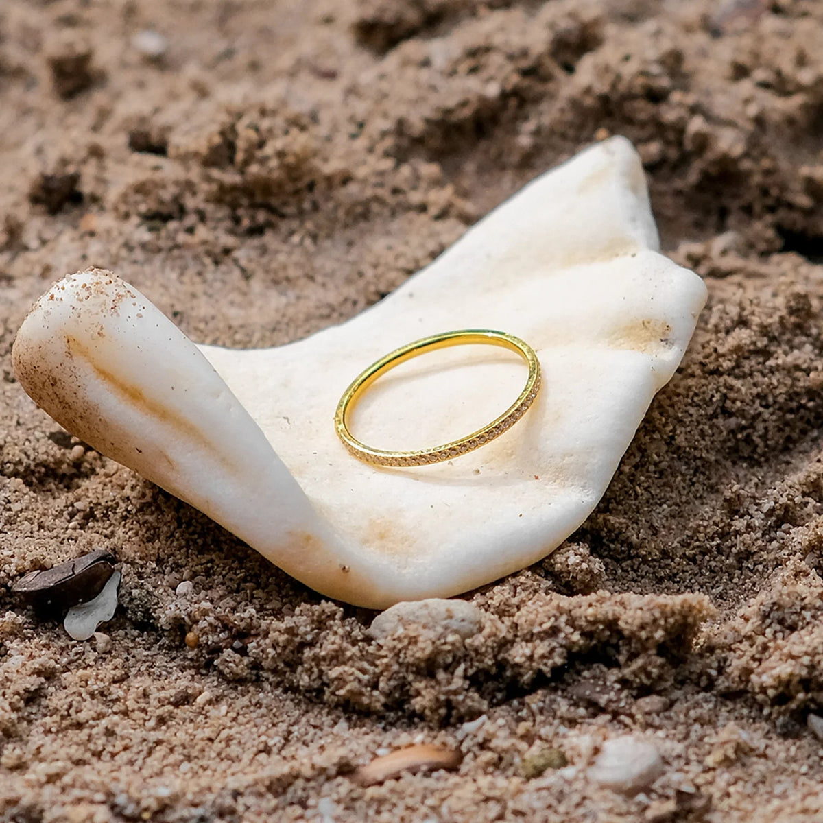 Zarra – leuchtender Pavé-Ring aus Gold